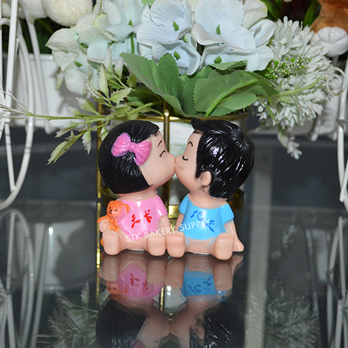 CAKE DECORATION DOLL DESIGN FOR COUPLE 2PCS (KISS BABY)