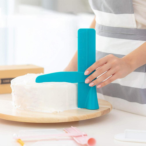PLASTIC ADJUSTABLE SMOOTHING CREAM SCRAPER 20*23CM